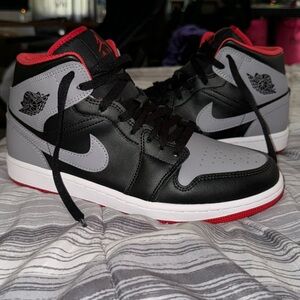 Jordan 1 Mid